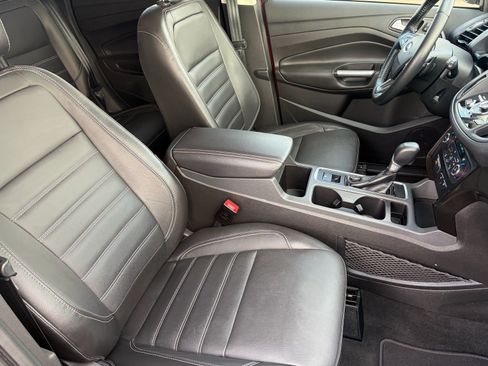 Used 2017 Ford Escape Titanium FWD image 33