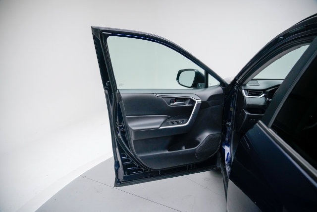 Used 2025 Toyota RAV4 XLE AWD/4WD image 13