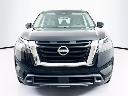 Used 2024 Nissan Pathfinder SV FWD image 2