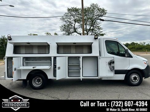 Used 2019 Freightliner Sprinter 3500 w/ Premium Package image 13