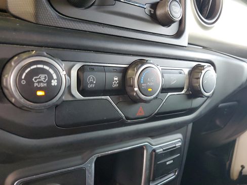 Used 2018 Jeep Wrangler Unlimited Sport AWD/4WD image 27
