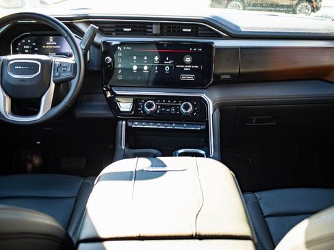 Used 2025 GMC Sierra 3500 Denali w/ Denali Reserve Package image 33