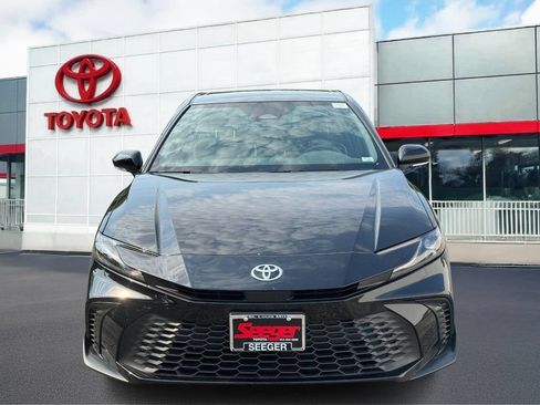 Used 2026 Toyota Camry SE FWD image 14