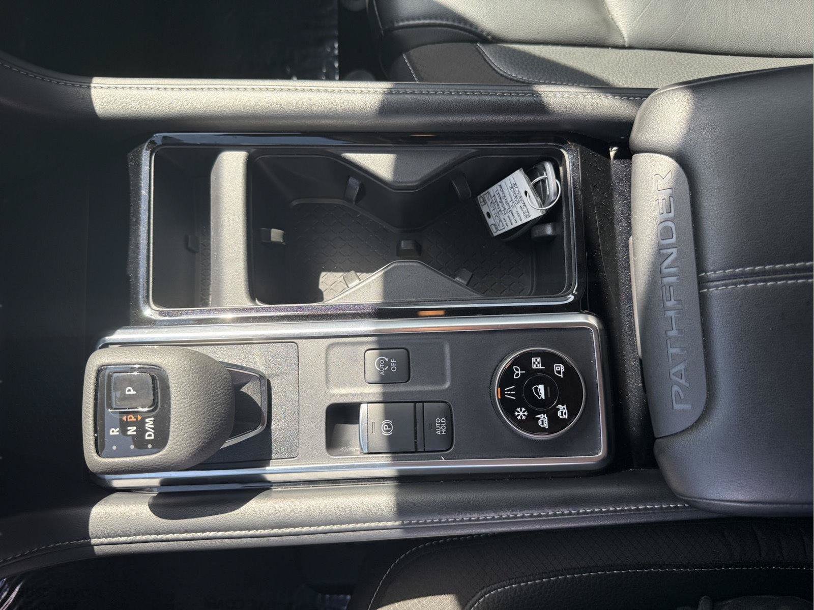 Used 2024 Nissan Pathfinder SL AWD/4WD image 15