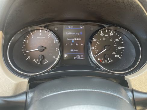 Used 2018 Nissan Rogue SL w/ Premium Package image 14