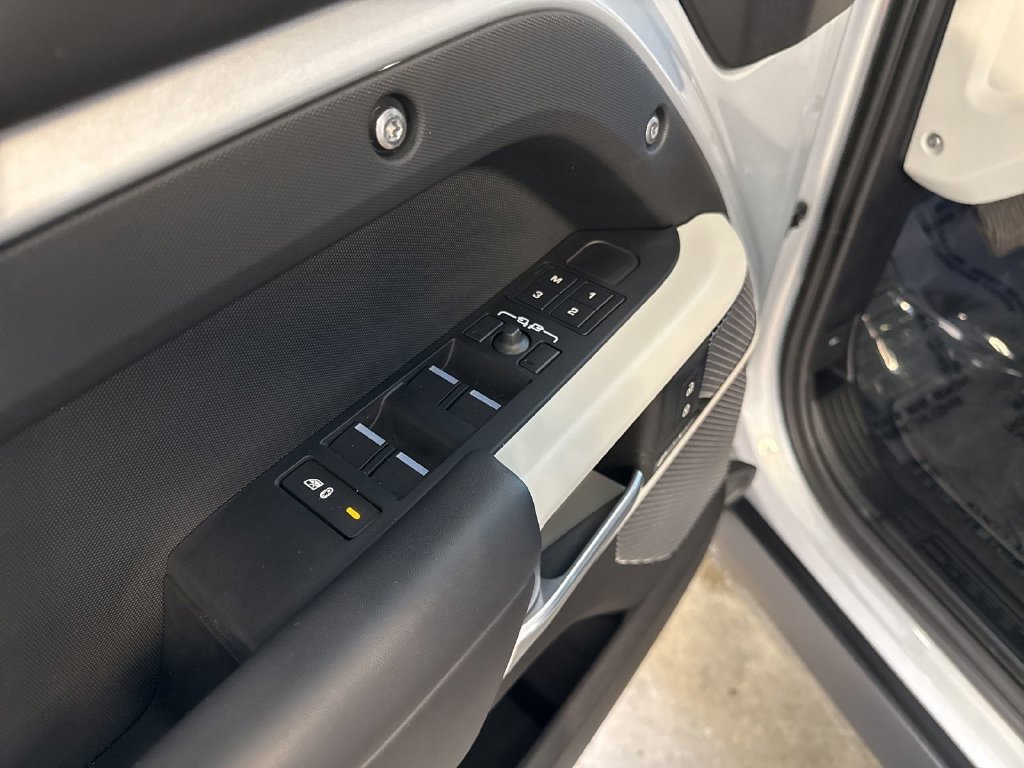Used 2024 Land Rover Defender 110 S AWD/4WD image 20