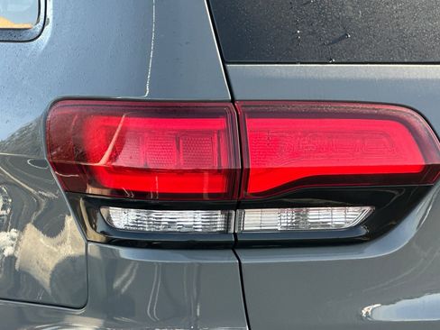 Used 2019 Jeep Grand Cherokee Laredo image 47