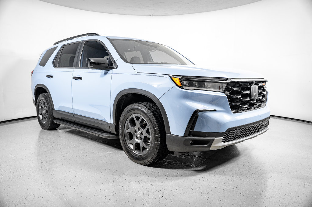Used 2025 Honda Pilot TrailSport image 2