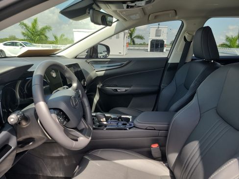 Used 2025 Lexus NX 250 FWD w/ Accessory Package (K3) image 23