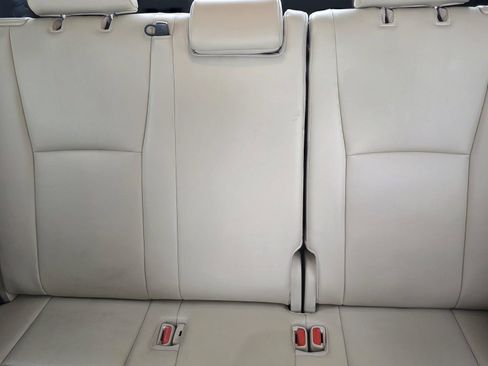 Used 2022 Toyota Highlander XLE FWD image 25