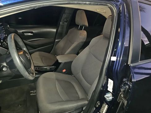 Used 2021 Toyota Corolla LE image 9