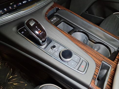 Certified 2022 Cadillac Escalade Premium Luxury image 7