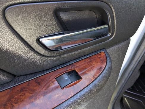 Used 2014 GMC Yukon SLE image 25