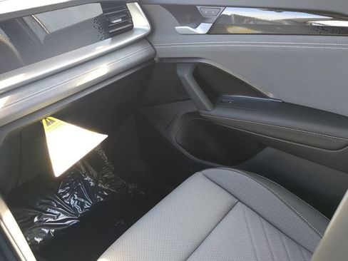 New 2026 Volkswagen Tiguan SE R-Line FWD image 16