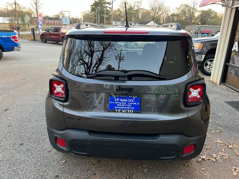 Used 2017 Jeep Renegade Altitude image 6