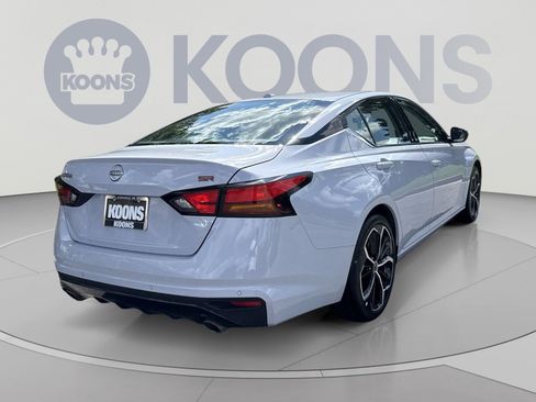 Used 2024 Nissan Altima 2.5 SR FWD image 7