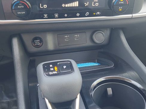 Used 2025 Nissan Rogue SV AWD/4WD image 17