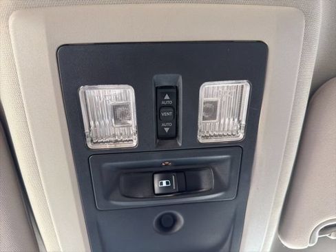 Used 2014 RAM 1500 Laramie w/ Convenience Group AWD/4WD image 28