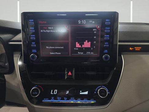 Used 2021 Toyota Corolla LE FWD image 17