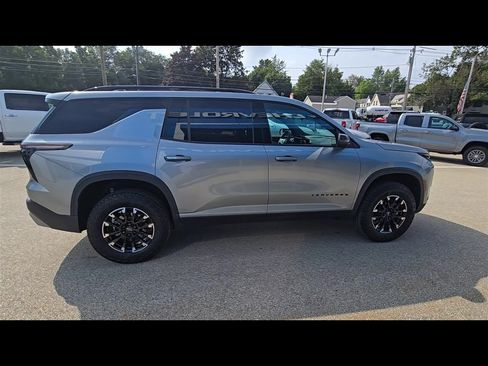 Used 2025 Chevrolet Traverse Z71 AWD/4WD image 9