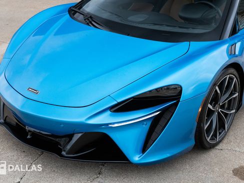 Used 2023 McLaren Artura image 6