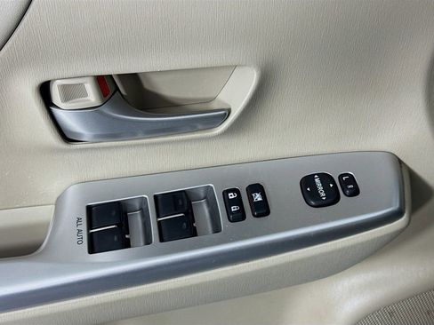 Used 2014 Toyota Prius V Five image 21