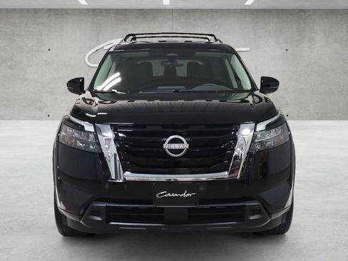 Used 2025 Nissan Pathfinder SV image 18