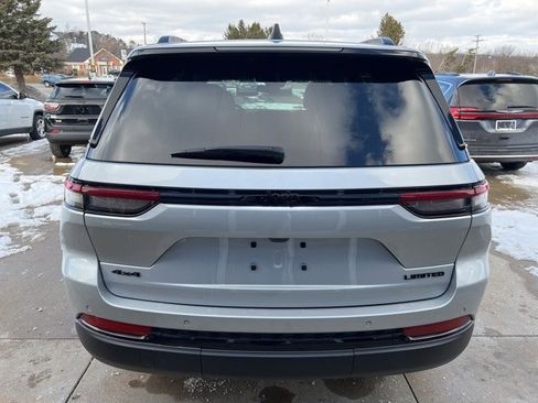 Certified 2025 Jeep Grand Cherokee Limited w/ Black Appearance Package image 5