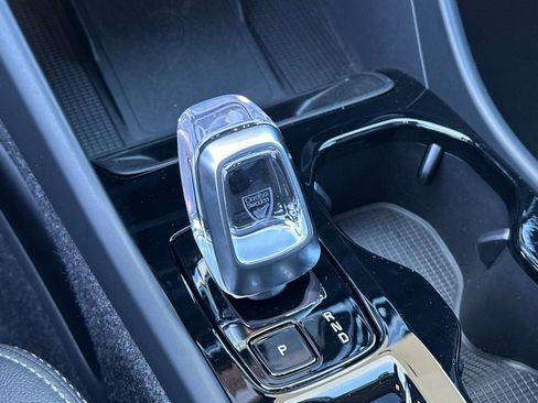 Used 2025 Volvo XC40 B5 Plus AWD/4WD image 26