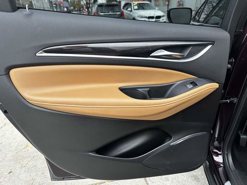 Used 2018 Buick Enclave Essence image 13