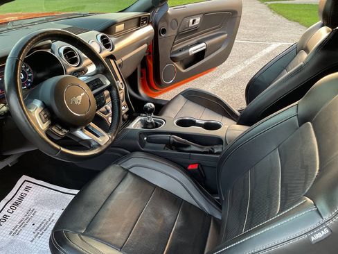Used 2021 Ford Mustang GT Premium w/ GT Performance Package RWD image 5
