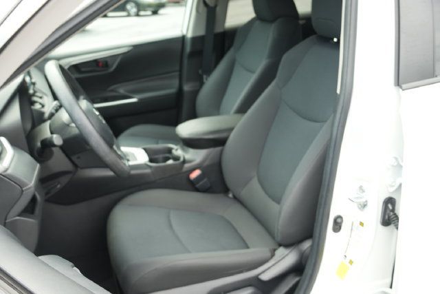 Used 2021 Toyota RAV4 LE FWD image 21