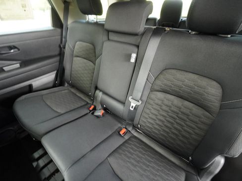 Used 2024 Nissan Pathfinder SV FWD image 18