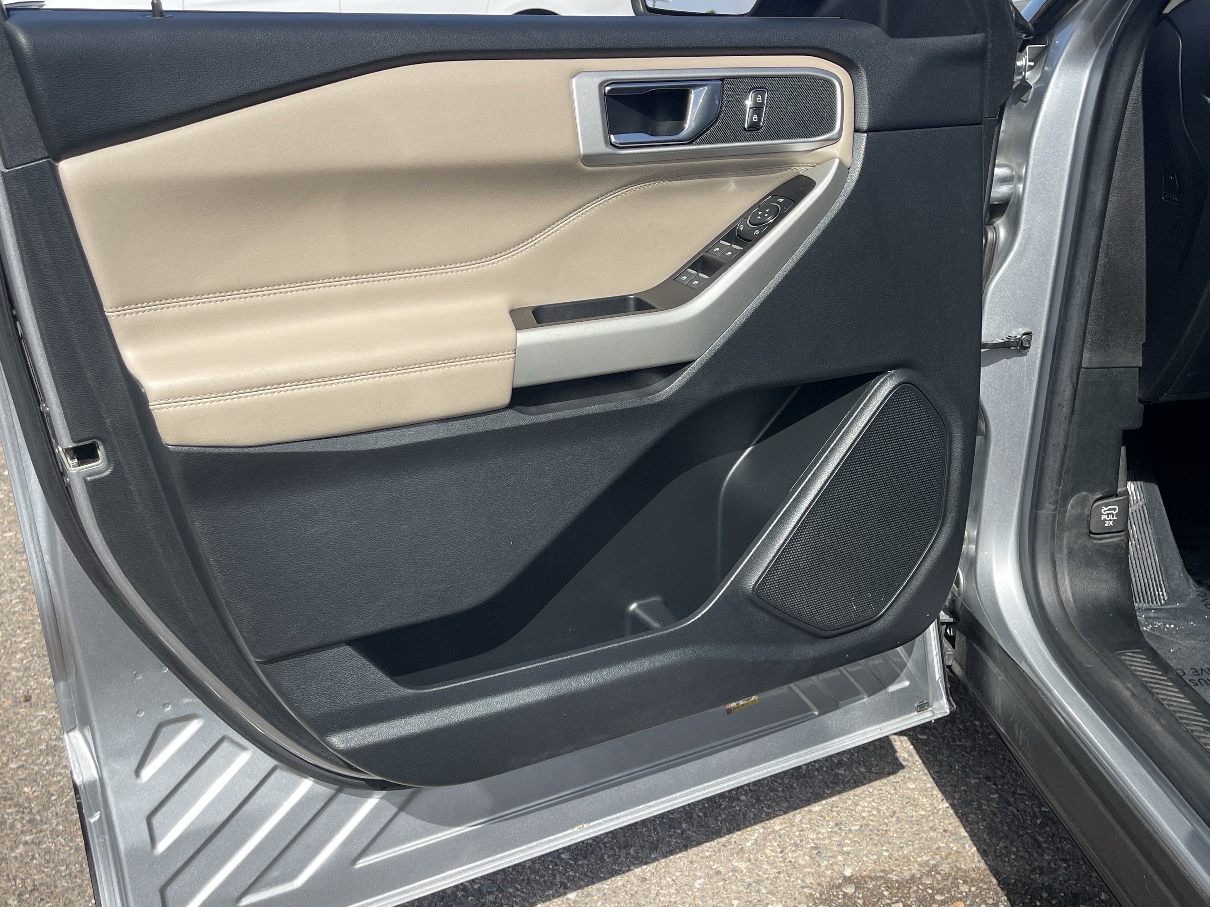 Used 2020 Ford Explorer XLT w/ Equipment Group 202A RWD image 20
