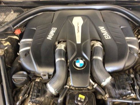 Used 2016 BMW 750i xDrive AWD/4WD image 2