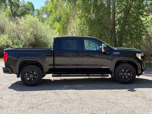 Used 2020 GMC Sierra 1500 AT4 w/ AT4 Premium Package AWD/4WD image 3