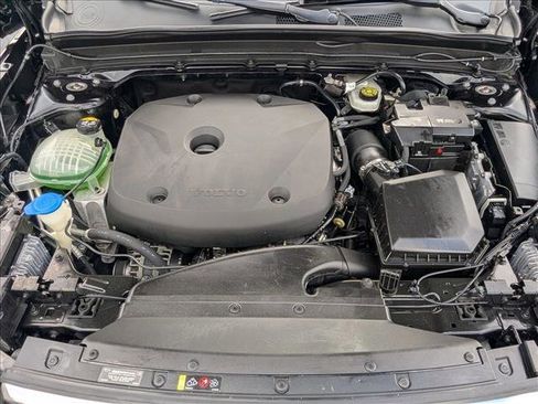 Used 2021 Volvo XC40 T5 Momentum image 21