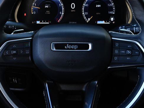 Used 2022 Jeep Grand Cherokee Altitude image 30