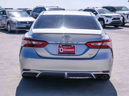 Used 2018 Toyota Camry SE w/ Moonroof Package FWD image 5