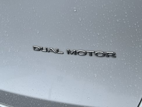 Used 2021 Tesla Model Y Long Range image 9