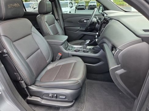 Used 2023 Chevrolet Traverse High Country FWD image 19
