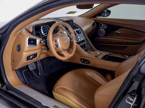 Used 2020 Aston Martin DB11 Coupe RWD image 4