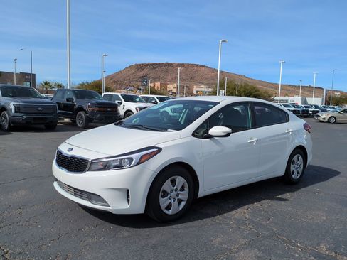 Used 2018 Kia Forte LX image 8