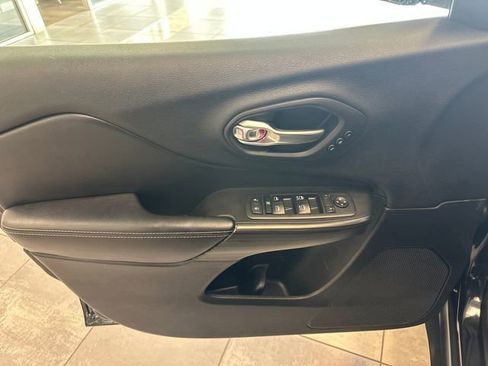 Used 2014 Jeep Cherokee Limited w/ Technology Group AWD/4WD image 22