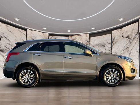 Used 2018 Cadillac XT5 Luxury w/ Driver Awareness Package image 4