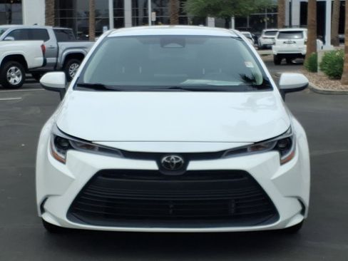 Certified 2025 Toyota Corolla LE image 2