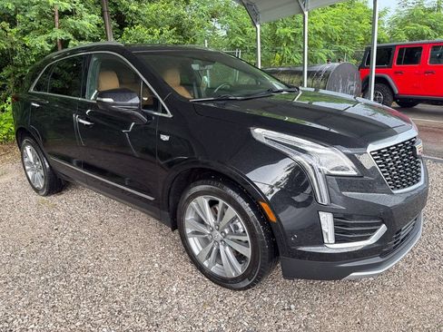 Used 2022 Cadillac XT5 Premium Luxury w/ Technology Package AWD/4WD image 2