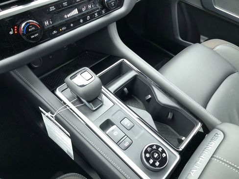 New 2025 Nissan Pathfinder SL image 27