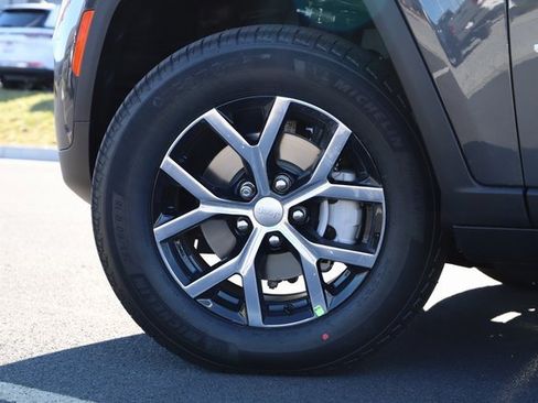 New 2025 Jeep Grand Cherokee Limited w/ Luxury Tech Group II image 2