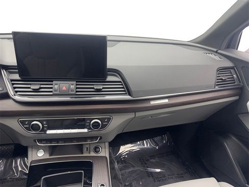 Used 2022 Audi Q5 2.0T Premium w/ Convenience Package image 55